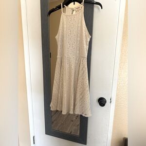 Women’s/junior Cream dress